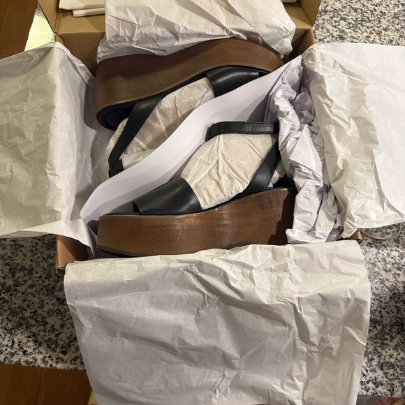 NIB Vince Phillipa Black Leather Platform Sandals - Size 8 Women’s - Picture 6 of 6